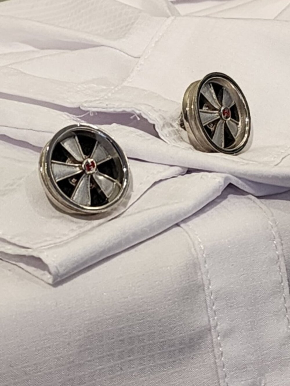 Vintage Hurst Wheel Cufflinks - Picture 2 of 10
